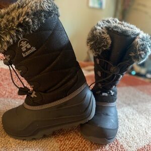 Kamik girls winter boots.